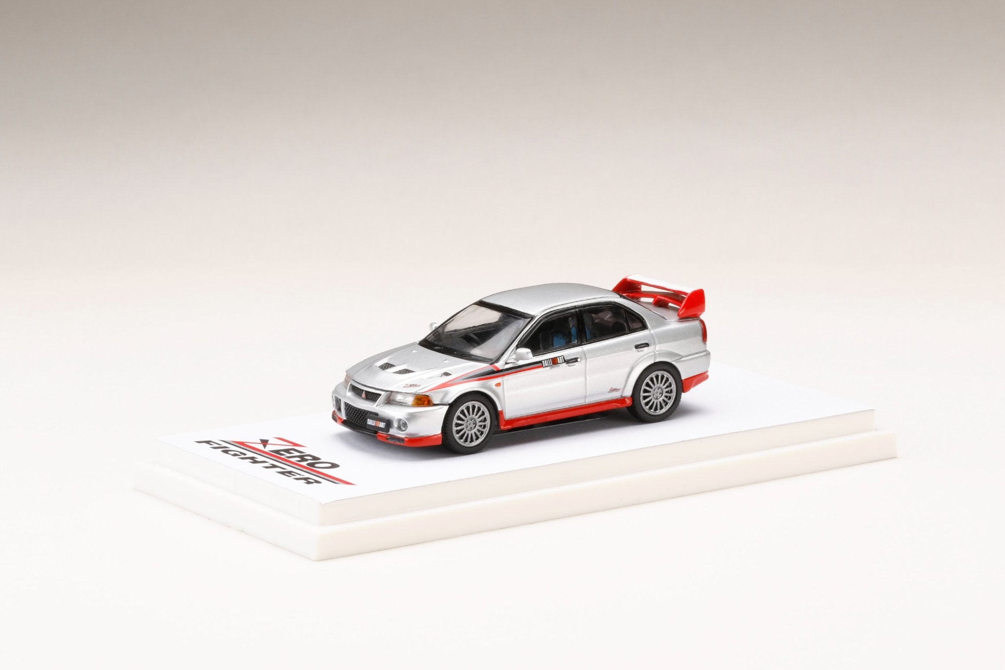 Hobby Japan 1:64 Mitsubishi Lancer GSR Evolution 6 Zero Fighter Silver (CP9A)
