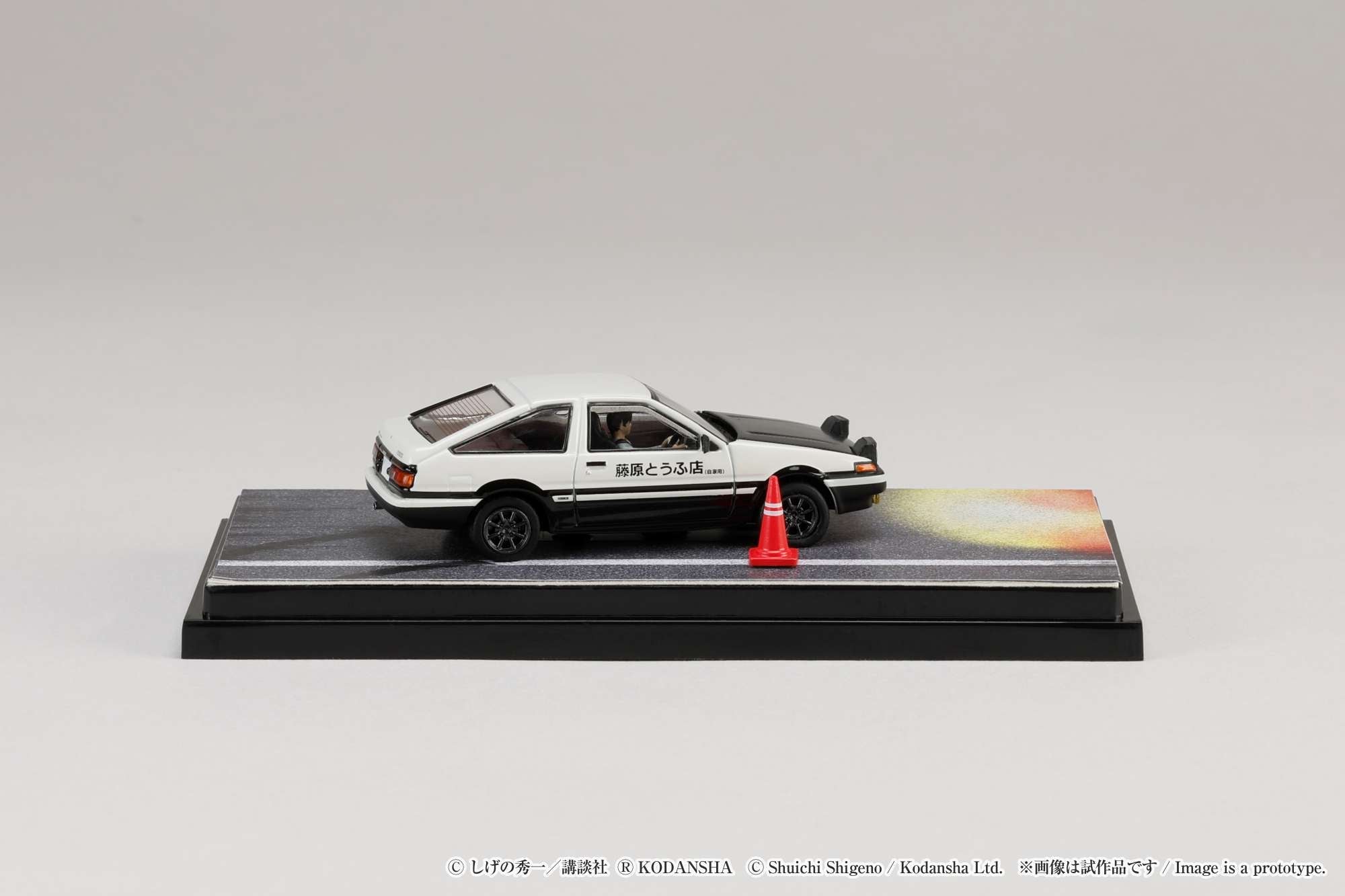 Hobby Japan 1:64 Toyota SPRINTER TRUENO GT APEX AE86 / INITIAL D VS Tomoyuki Tachi With Takumi Fujiwara Figure