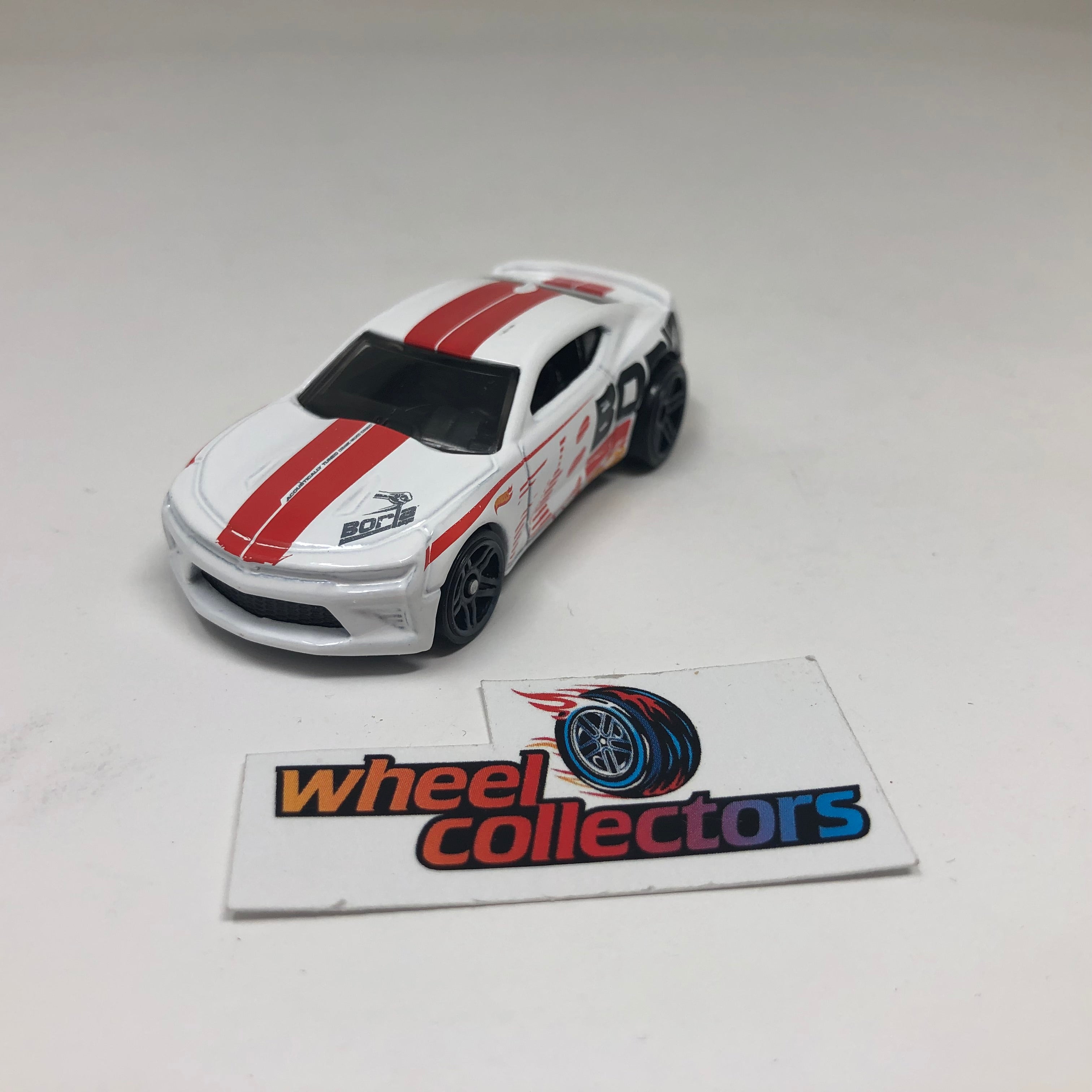 16 Camaro SS * White * Hot Wheels Loose 1:64 Scale